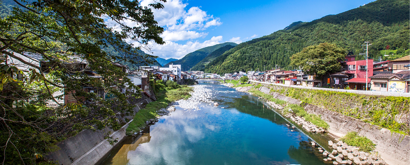 飛騨の豊かな自然に囲まれた神岡町にある山口木工所